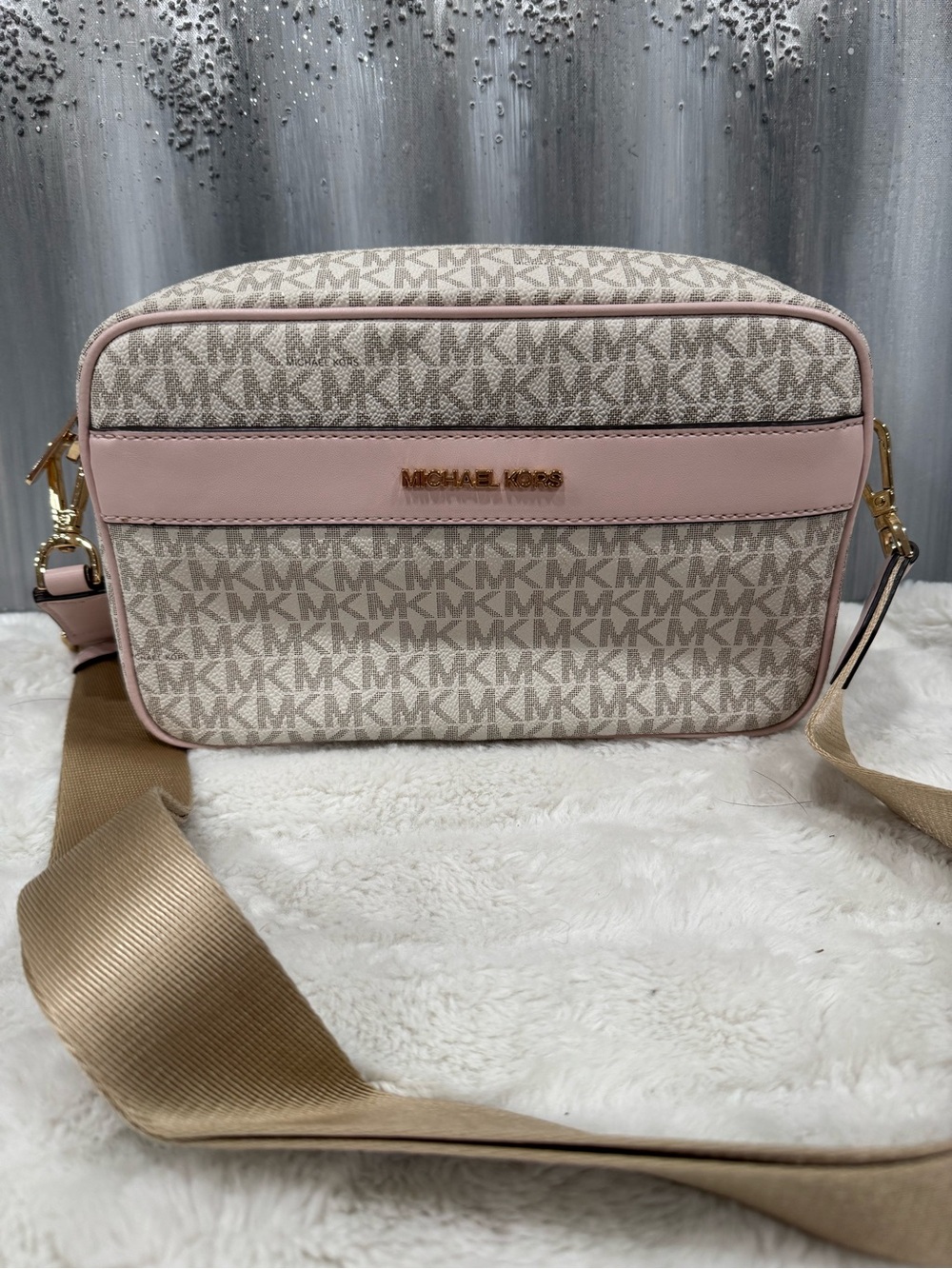 Michael Kors Kenly Large Pocket Crossbody
